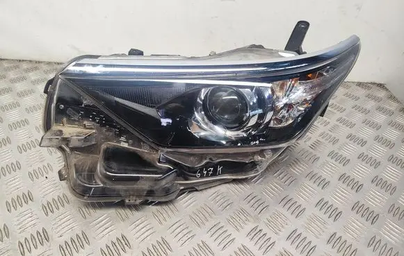 Toyota Auris E180 Headlight/headlamp 8117002K30