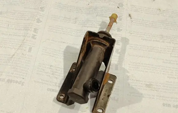 Iveco Daily 6th gen Clutch slave cylinder 2319SB DB13HB601A