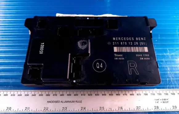 Mercedes-Benz E W211 Door control unit/module 2118701226