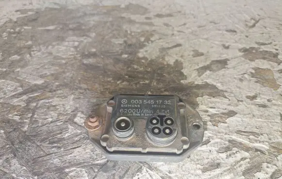 Mercedes-Benz E W124 Ignition amplifier control unit 0035451732 5WK6112
