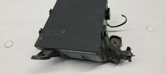 Nissan Juke I F15 Fuse module 284B71KA0D