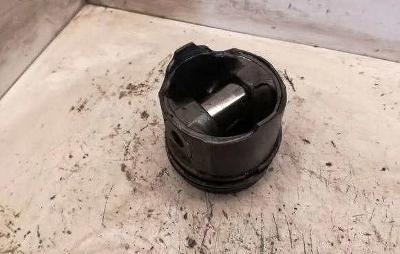 Renault Trafic II (X83) Piston 
