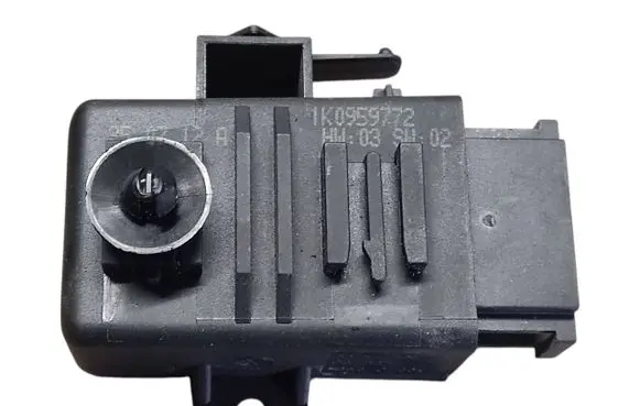 Volkswagen Golf VI Seat heating relay 1K0959772