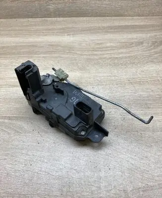 Opel Zafira C Front door lock 13210749