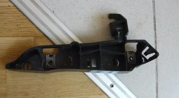 Peugeot 3008 II Front bumper mounting bracket 1617975980