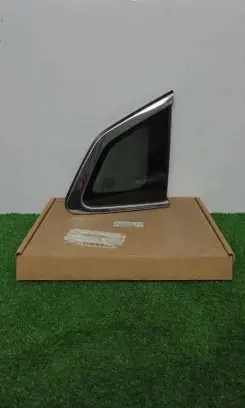 Nissan Qashqai Front triangle window/glass 