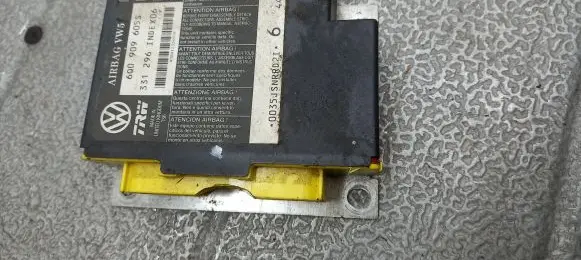 Volkswagen Polo Airbag deployment crash/impact sensor