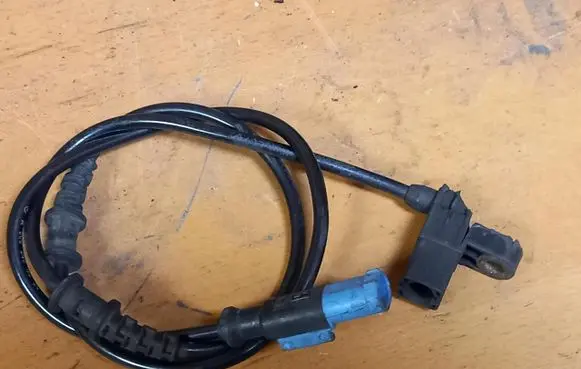 Mercedes-Benz Sprinter W906 Brake pads wear sensor 9065400334