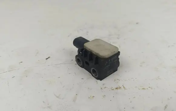 BMW X5 E70 Airbag deployment crash/impact sensor 9152262 120907 003703