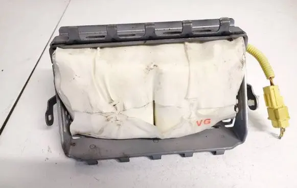 Mitsubishi Lancer X Passenger airbag