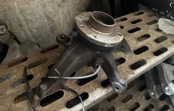 Front wheel hub