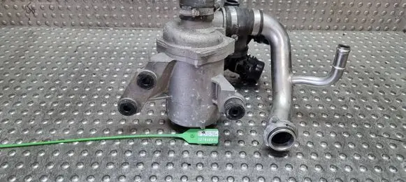 BMW 3 E92 E93 Water pump S27698896 7586928 7552403