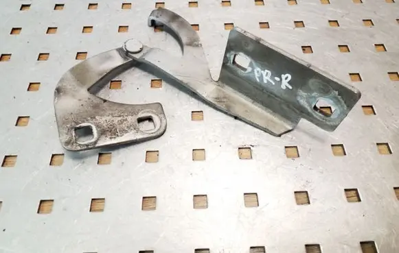 Engine bonnet/hood hinges