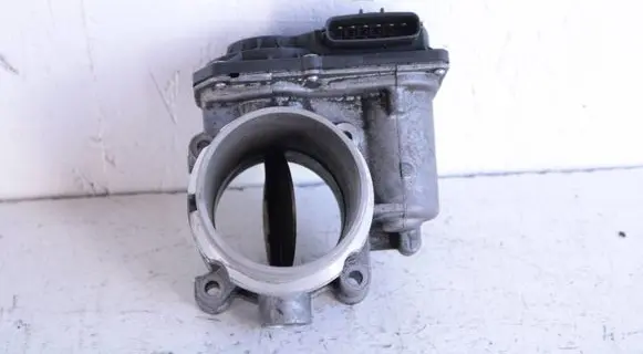 Volvo V60 Throttle valve 31293930 348003R28