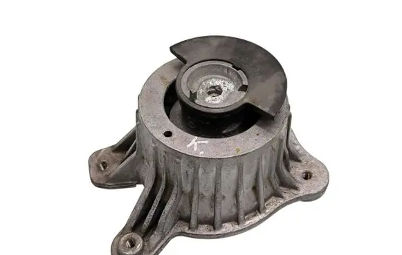 Mercedes-Benz C W205 Engine mount bracket A2052400200