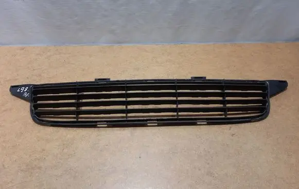Toyota Avensis T270 Front bumper lower grill 5311205080