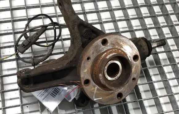 Peugeot 308 SW Front wheel hub spindle knuckle