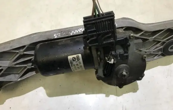BMW 5 E39 Wiper motor 8360603 404202