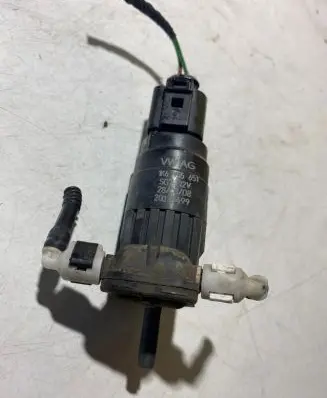 Volkswagen Touran I Windscreen/windshield washer pump 1K6955651 20028499