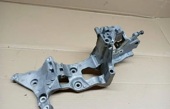 Skoda Octavia Mk4 Generator/alternator bracket 05L903141B 05L903143B 7135A1S19CD3