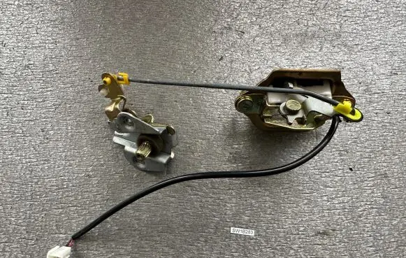 Nissan Patrol Y61 Tailgate lock latch 90593VB900
