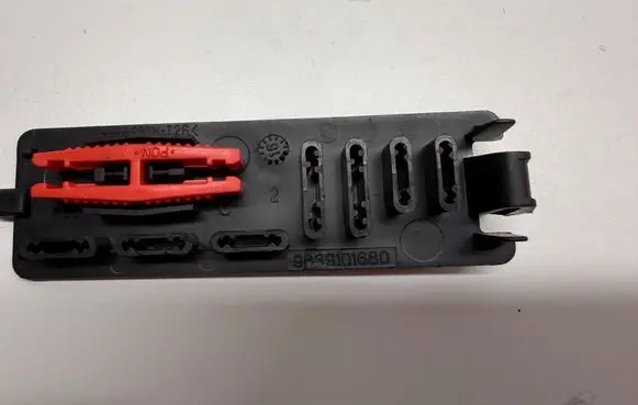 Peugeot 3008 I Fuse box cover 9639101680