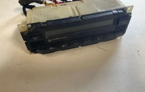 Volkswagen PASSAT B5 Climate control unit 3B2907044