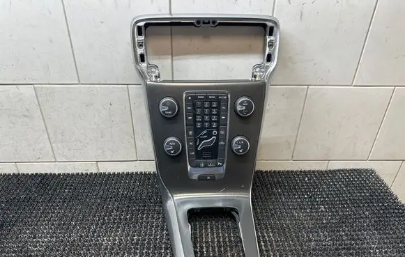 Volvo V40 Climate control unit 2725812Y5CS