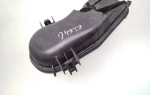 Ford Mondeo Mk III Headlight/headlamp dust cover 1305239176