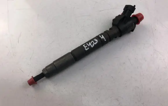 Volvo V60 Fuel injector 31303238