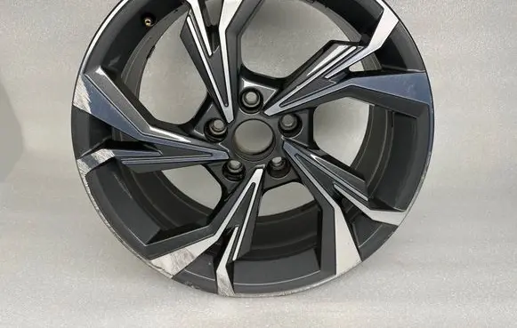Audi A3 8Y R18 alloy rim 8Y0601025H