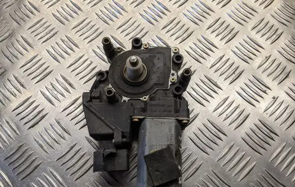 Audi A8 S8 D2 4D Rear door window regulator motor 4D0959801H