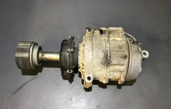 Volkswagen Touareg I Air conditioning (A/C) compressor (pump) 7H0820805C 7SEU16C 4472209093