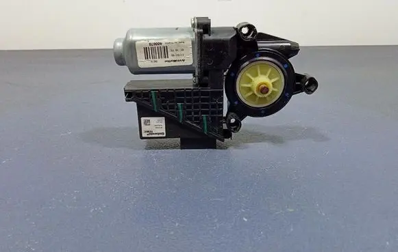 Skoda Fabia Mk1 (6Y) Front door window regulator with motor 6Y1959801