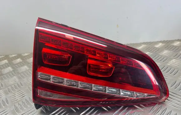 Volkswagen e-Golf Tailgate rear/tail lights 5G0945307F 81240101