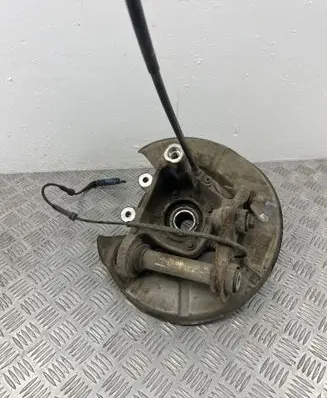 BMW 5 E60 E61 Rear wheel hub spindle/knuckle 