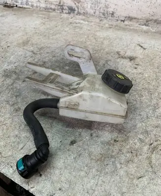 Opel Zafira C Brake fluid reservoir 13308775