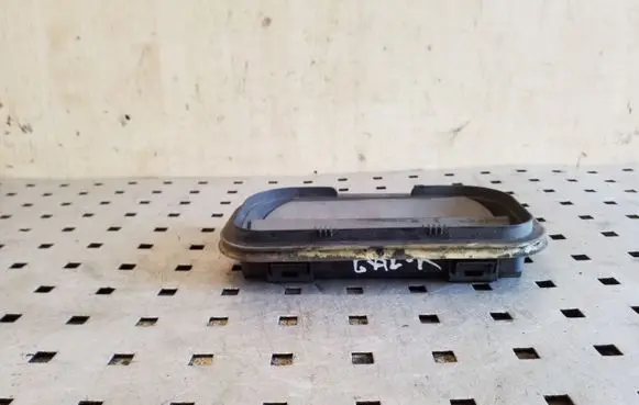 Volkswagen Touareg I Quarter panel pressure vent 7L0819181
