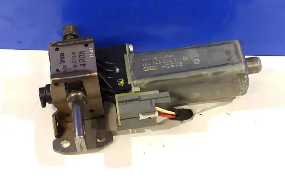 Volvo S80 Seat adjustment motor 0390203221 30727833