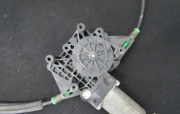 Ford Mondeo MK II Rear door window regulator motor 0130821793