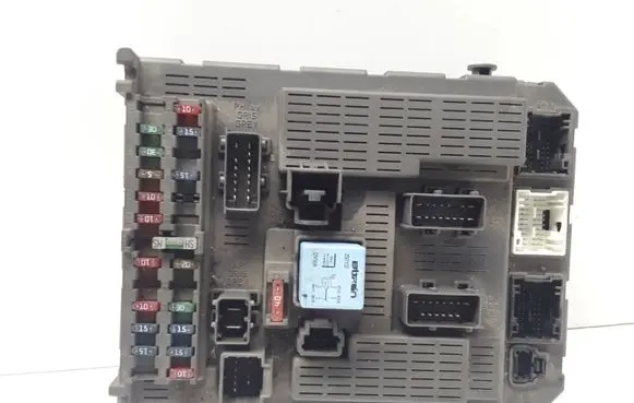Citroen C5 Fuse module 9637466180 98162200