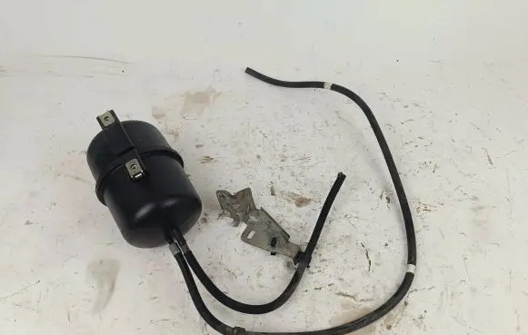 Vacuum air tank