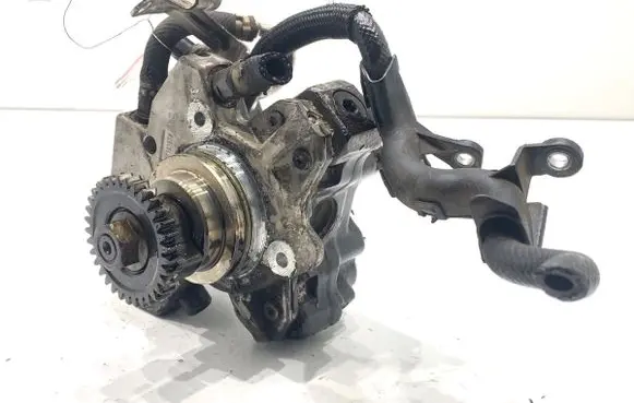 Mercedes-Benz CLS C218 X218 Fuel injection high pressure pump A6420701201