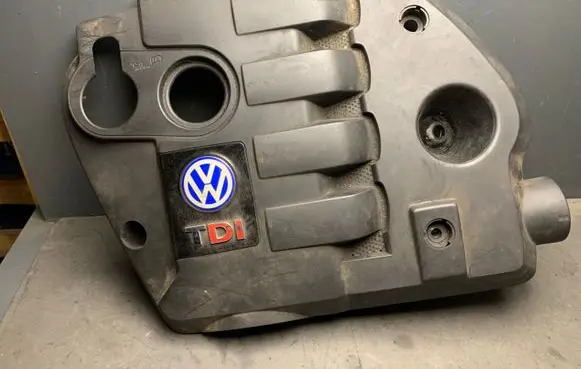 Volkswagen PASSAT B5.5 Engine cover (trim) 054682 013427 038103925
