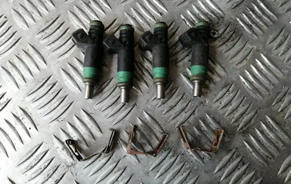 Ford Fiesta Fuel injectors set 98MFBA 9FF593