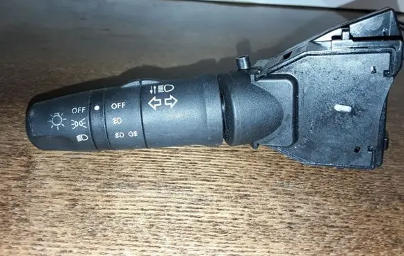 Nissan Primera Indicator stalk 25540AV600