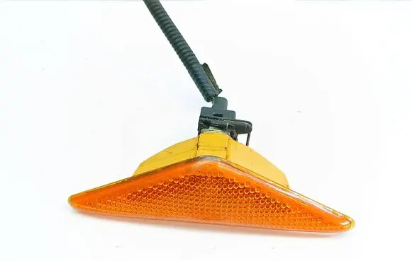 Ford Focus Front fender indicator light