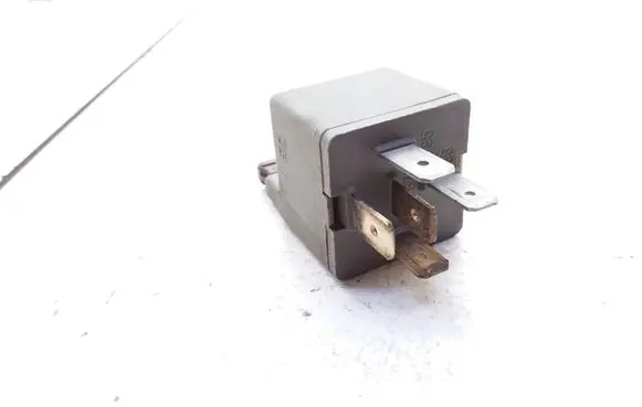 Renault Espace II Hazard warning light relay B047 12V2337