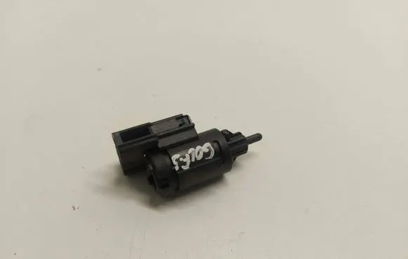 Volkswagen Golf V Brake pedal sensor switch 3b0945511a