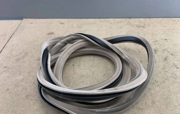 BMW 7 E38 Rear door rubber seal (on body) 51728175085 8175085